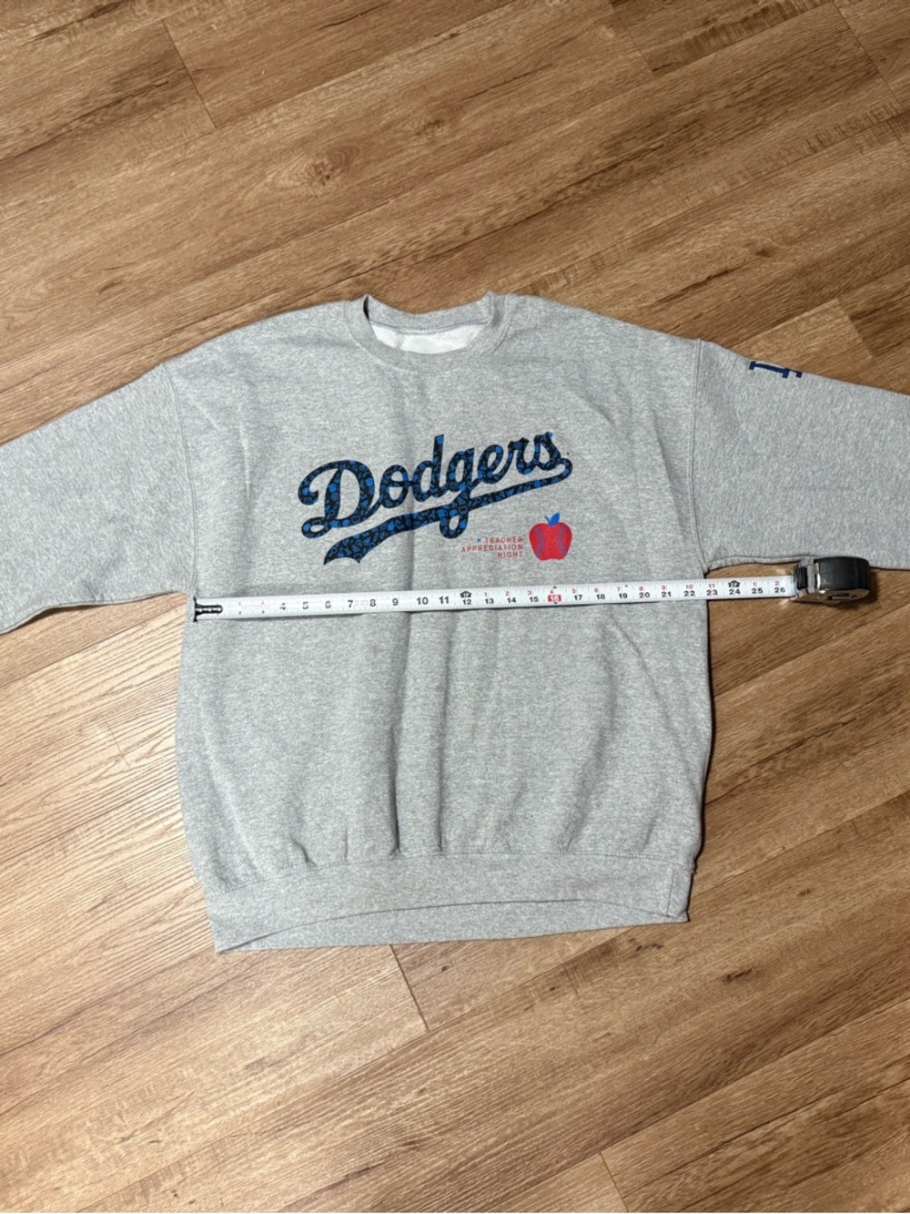 Los Angeles Dodgers Sweater XL Teacher Appreciation Night Sweatshirt - Picture 5 of 8